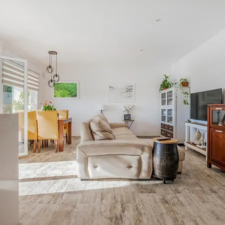 Stunning In With Wifi Holiday home